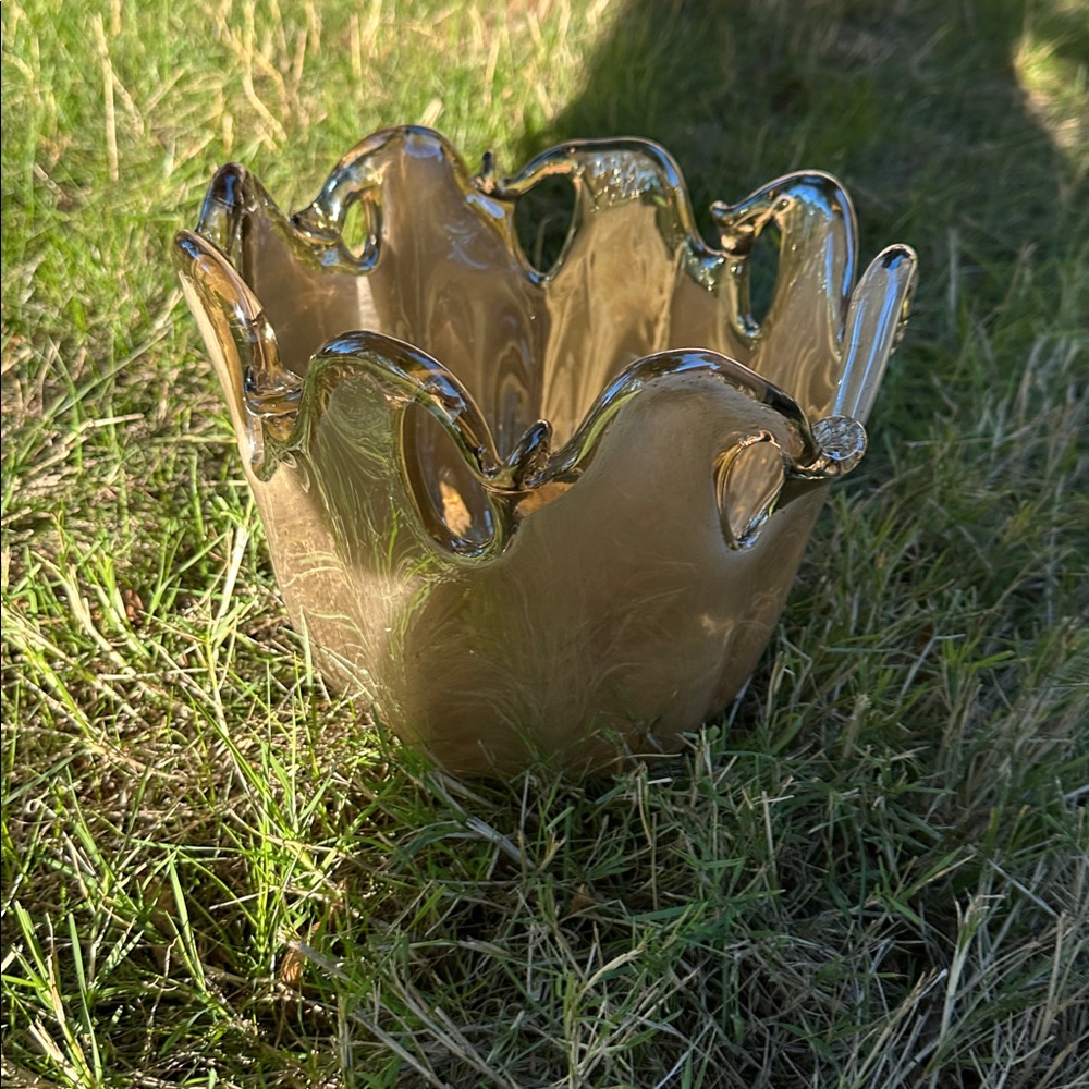 Elegant Murano hand sculpted Glass Bowl Centerpiece, Italy. Amber Champagne